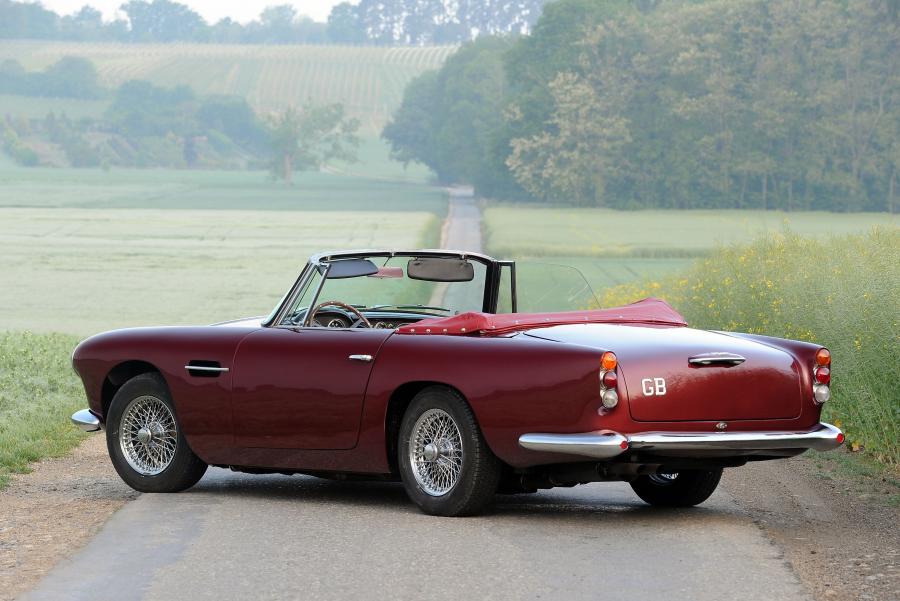  Aston Martin DB4 Convertible 1962 года  (фото 14 из 41)